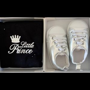 Baby t-shirt and booties